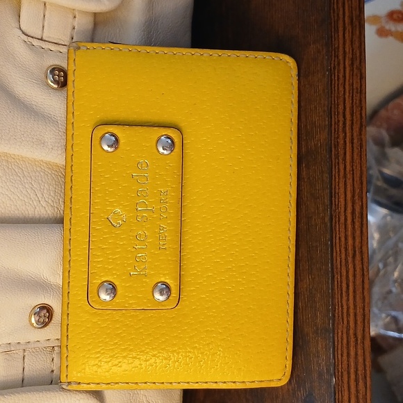 Kate Spade White Leather Shoulder Bag And Kate Spade Card Holder - Picture 2 of 16